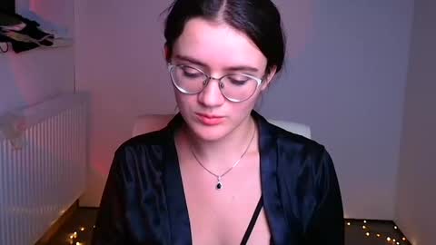 Snapshot of ketrin_pirsss chatting on December 22, 2024, 1:01 am Ketrin online show from December 22, 2024, 1:01 am