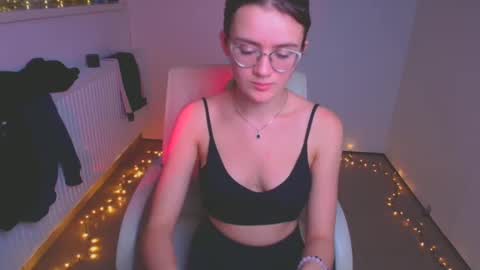 Snapshot of ketrin_pirsss chatting on December 28, 2024, 11:26 pm Ketrin online show from December 28, 2024, 11:26 pm