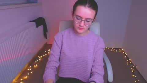 Snapshot of ketrin_pirsss chatting on January 5, 2025, 4:36 am Ketrin online show from January 5, 2025, 4:36 am