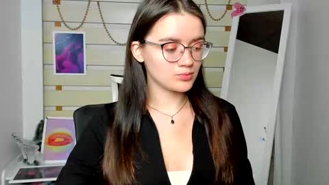 Snapshot of ketrin_pirsss chatting on September 9, 2025, 6:24 am Ketrin online show from September 9, 2025, 6:24 am