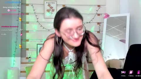 Snapshot of ketrin_pirsss chatting on September 25, 2025, 4:11 pm Ketrin online show from September 25, 2025, 4:11 pm