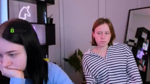 keuli_li online show from February 28, 2026, 6:58 am