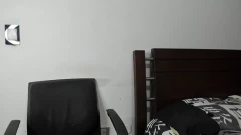 kevin_malone22 online show from December 14, 2025, 11:53 pm