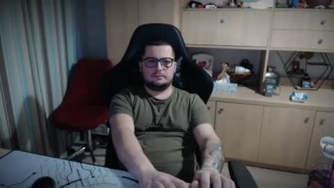 Kevinn online show from December 16, 2025, 2:33 pm