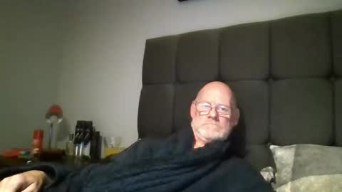 kevlooking4sez online show from October 2, 2025, 12:28 am