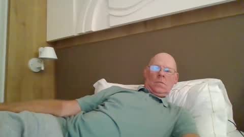 kevlooking4sez online show from October 14, 2025, 5:47 pm