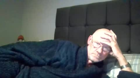 kevlooking4sez online show from November 1, 2025, 1:40 am