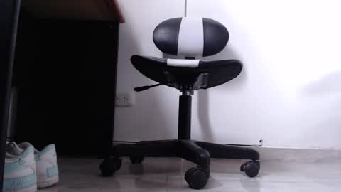     online show from November 13, 2025, 4:06 pm