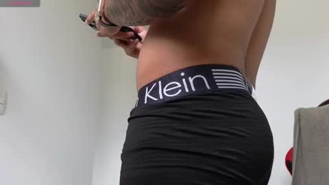 Snapshot of khalidferrer chatting on February 26, 2025, 6:21 pm khalid ferrer online show from February 26, 2025, 6:21 pm