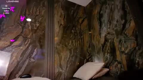 khler_angelis online show from September 22, 2025, 12:18 pm