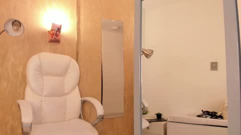 Snapshot of khloe_houston chatting on February 12, 2025, 3:49 pm Khloe online show from February 12, 2025, 3:49 pm