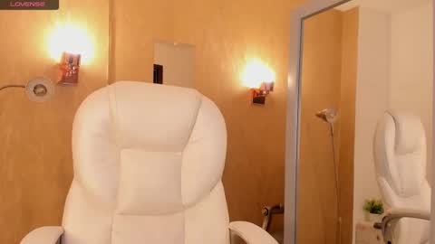 Snapshot of khloe_houston chatting on February 13, 2025, 5:01 pm Khloe online show from February 13, 2025, 5:01 pm