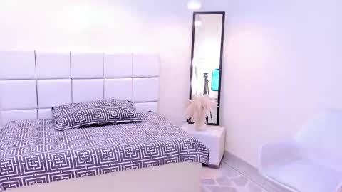 Snapshot of khloe_houston chatting on January 6, 2026, 1:26 pm Khloe online show from January 6, 2026, 1:26 pm