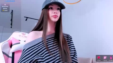 Snapshot of khloeforever chatting on February 28, 2026, 9:32 am khloe online show from February 28, 2026, 9:32 am