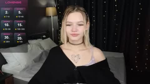 Kiana online show from December 21, 2025, 5:36 am