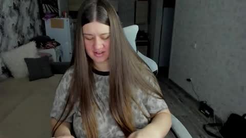 kianna_dior_ online show from November 21, 2025, 10:36 am