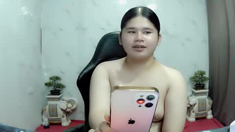 Your SweetGirl Ts online show from February 12, 2025, 2:43 pm