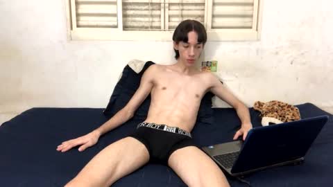 Snapshot of kiantwink chatting on December 10, 2024, 8:49 pm kiantwink online show from December 10, 2024, 8:49 pm