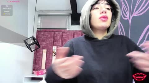 KIARA FOX online show from February 3, 2026, 12:10 pm