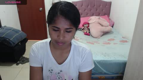 Kiara online show from October 3, 2025, 4:37 pm