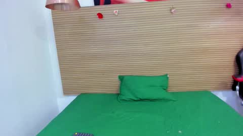  Kiara  online show from November 28, 2025, 11:57 am