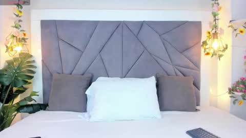 kiarha  online show from November 11, 2025, 3:06 am