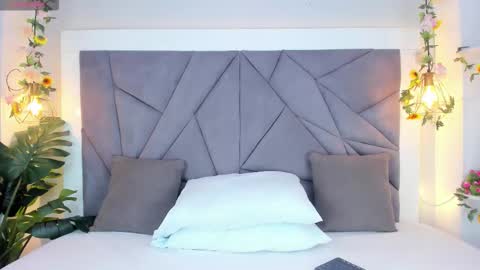 kiarha  online show from December 3, 2025, 3:14 am