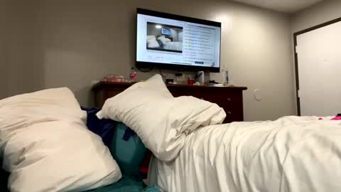 HunneysPlayRoom online show from November 3, 2025, 12:50 pm