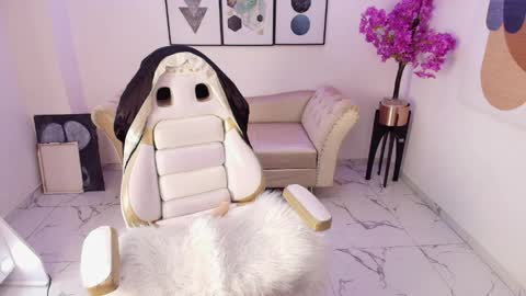 Kitty online show from April 11, 2026, 12:53 pm