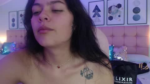 kIKI online show from December 18, 2025, 8:59 pm