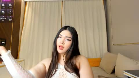 Kiki online show from November 24, 2025, 1:33 pm