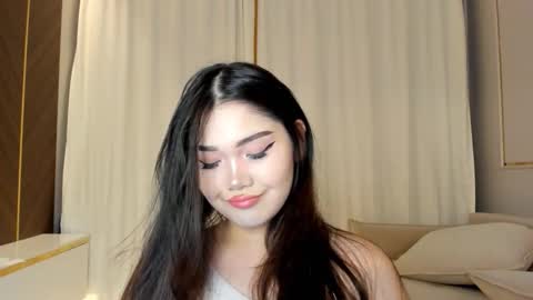 Kiki online show from November 25, 2025, 10:54 pm