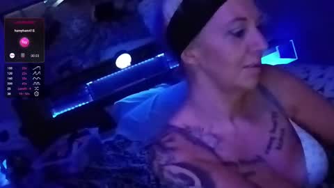 kikilovespartylights online show from February 7, 2025, 11:01 am