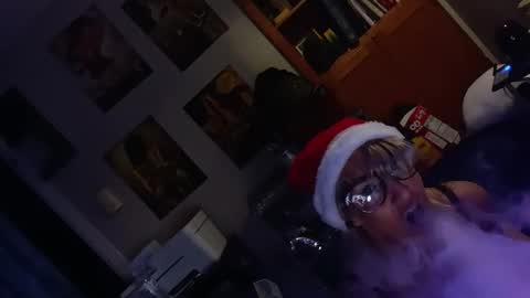 kikilovespartylights online show from December 19, 2025, 9:38 am