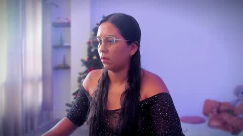 Snapshot of killaa01 chatting on December 4, 2024, 4:05 pm Alejandra online show from December 4, 2024, 4:05 pm