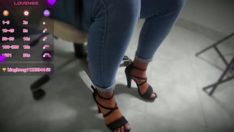 Snapshot of killaa01 chatting on February 13, 2025, 1:19 am Alejandra online show from February 13, 2025, 1:19 am