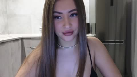 EvaAnna online show from February 3, 2025, 4:41 pm