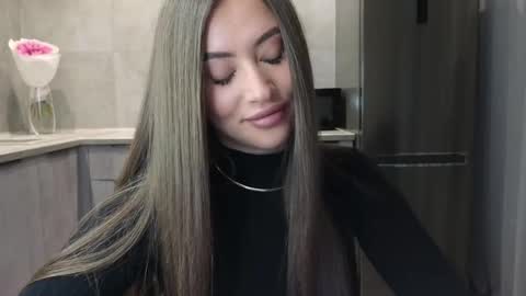 EvaAnna online show from March 4, 2025, 11:32 pm