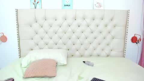 kim_eli online show from January 6, 2025, 7:45 pm