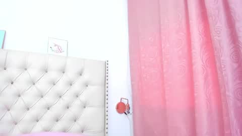 kim_eli online show from February 7, 2025, 9:15 pm