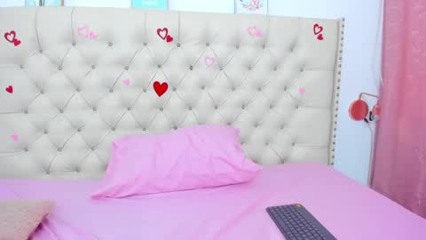 kim_eli online show from February 26, 2025, 8:54 pm