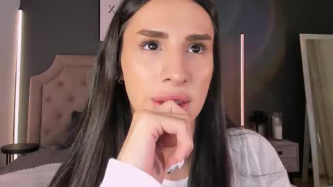 Kim Oberlin online show from November 10, 2025, 4:17 pm