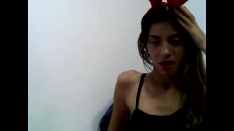 YENCYYY online show from December 3, 2025, 4:31 am
