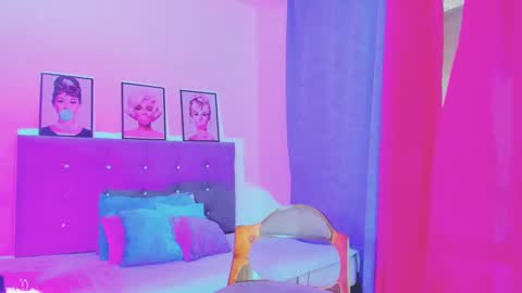 Snapshot of kimberly_thompsom chatting on December 15, 2024, 2:59 pm Your Queen KIM online show from December 15, 2024, 2:59 pm