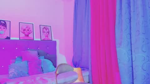 Snapshot of kimberly_thompsom chatting on January 11, 2025, 11:35 pm Your Queen KIM online show from January 11, 2025, 11:35 pm