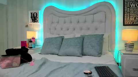 KimBrooks online show from September 16, 2025, 11:00 am