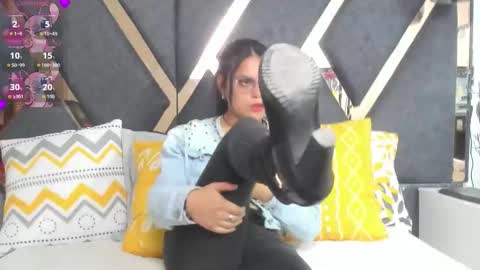 Kimy online show from November 14, 2025, 1:54 pm