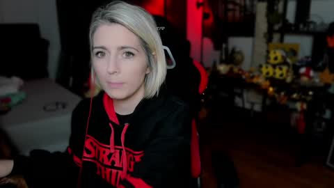 Wolfs Girl online show from September 25, 2025, 5:49 pm