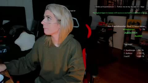 Wolfs Girl online show from January 11, 2026, 3:00 am