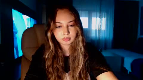 Kim Lee  online show from January 12, 2025, 2:41 pm